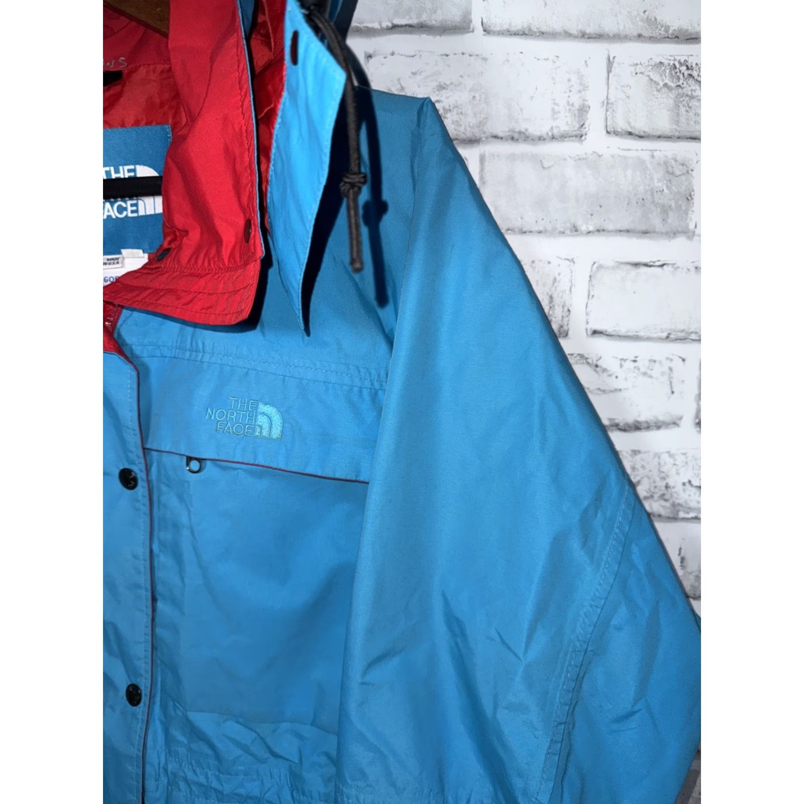 The North Face VTG The North Face Gore Tex Hooded Parka Womens M USA Teal Red Parka Hooded Womens M USA Size M / US 6-8 / IT 42-44 - 3 Thumbnail