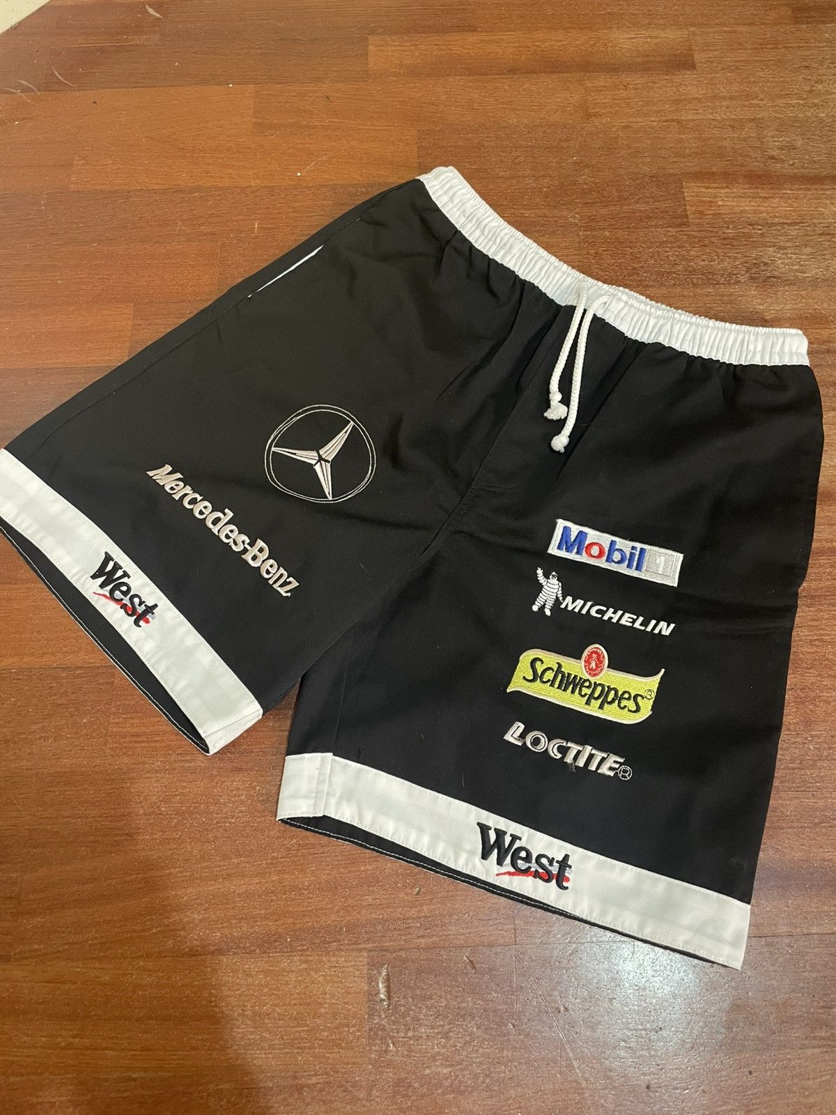 Mercedes-Benz Vintage mercedez benz embroidery short Size US 28 / EU 44 - 1 Thumbnail