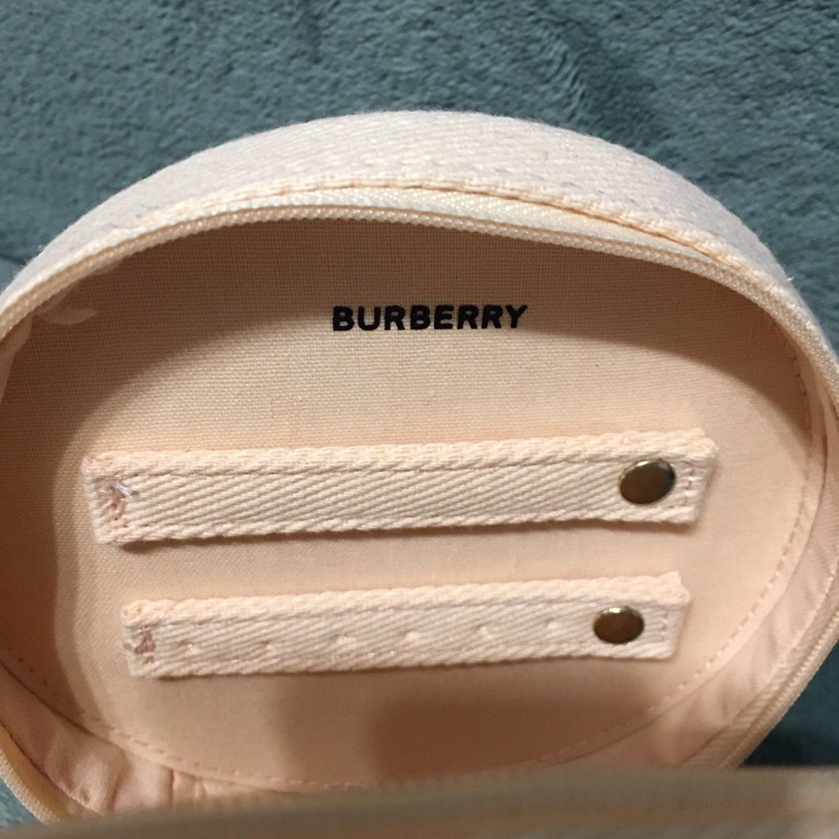 Burberry Burberry Goddess Zip Around Jewelry Round Clutch Pouch Bag Size ONE SIZE - 6 Thumbnail