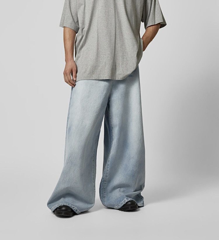 Vetements Vetements: Big Shape Jeans Light/ Ice Blue Size US 31 - 1 Thumbnail