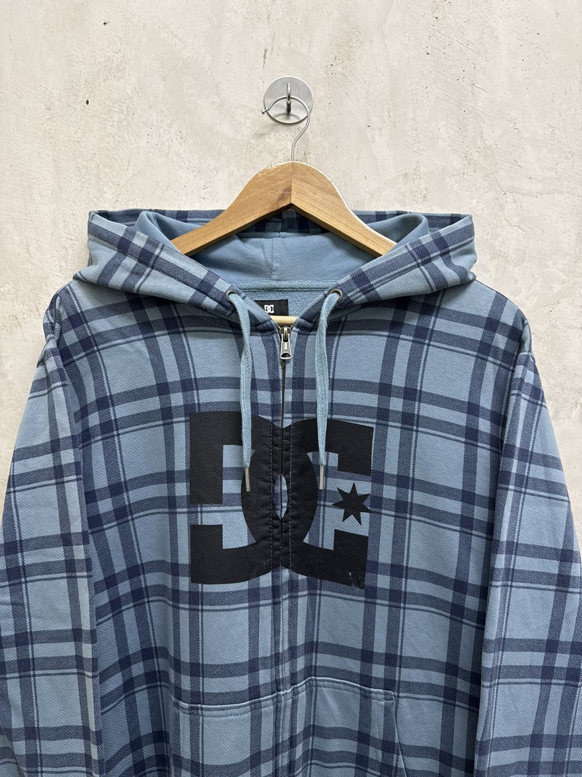 DC 2000s DC Shoes Checkered Skate Zip Up Hoodie Size US M / EU 48-50 / 2 - 2 Thumbnail