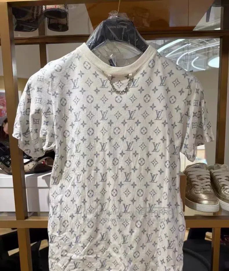 Louis Vuitton Louis Vuitton White short sleeves Size US M / EU 48-50 / 2 - 1 Thumbnail