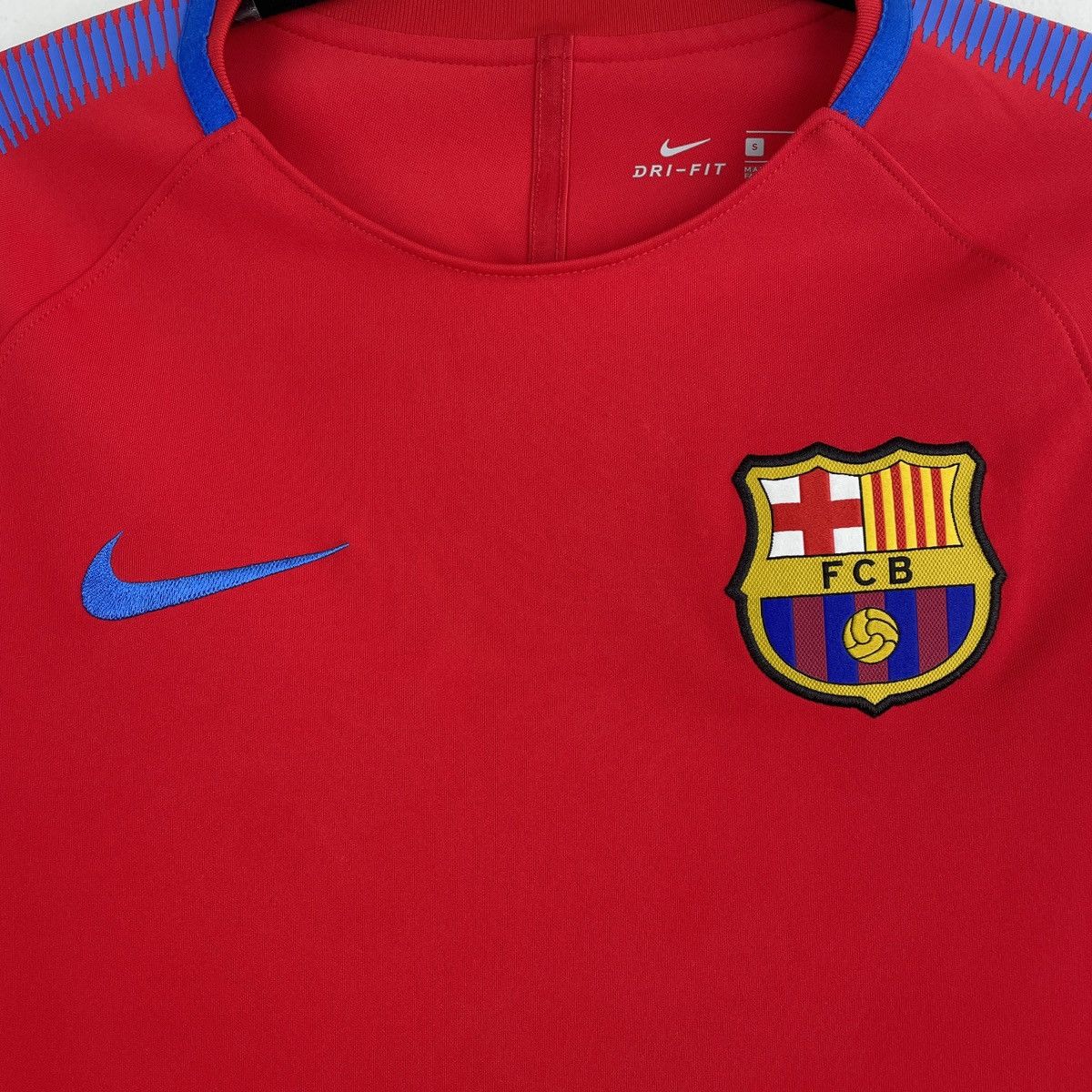 Nike Barcelona Training Nike Jersey Shirt Men 2017/2018 size S Size US S / EU 44-46 / 1 - 2 Thumbnail