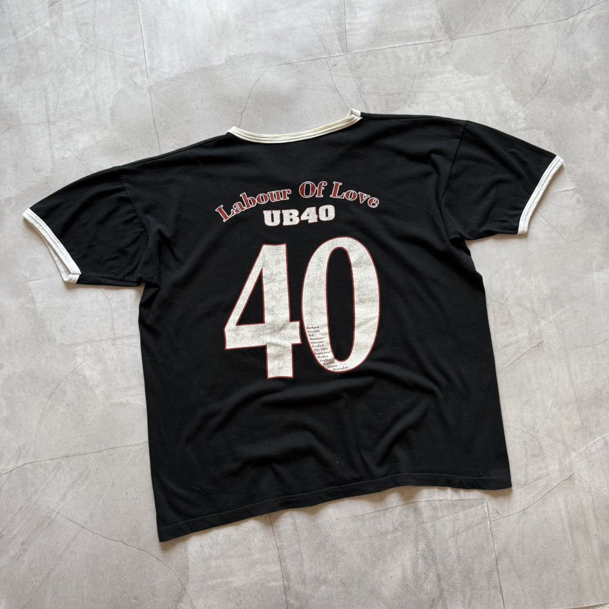 Vintage Vintage UB-40 1998 Labour Of Love III T-Shirt Tee Shirt Size US XL / EU 56 / 4 - 7 Thumbnail
