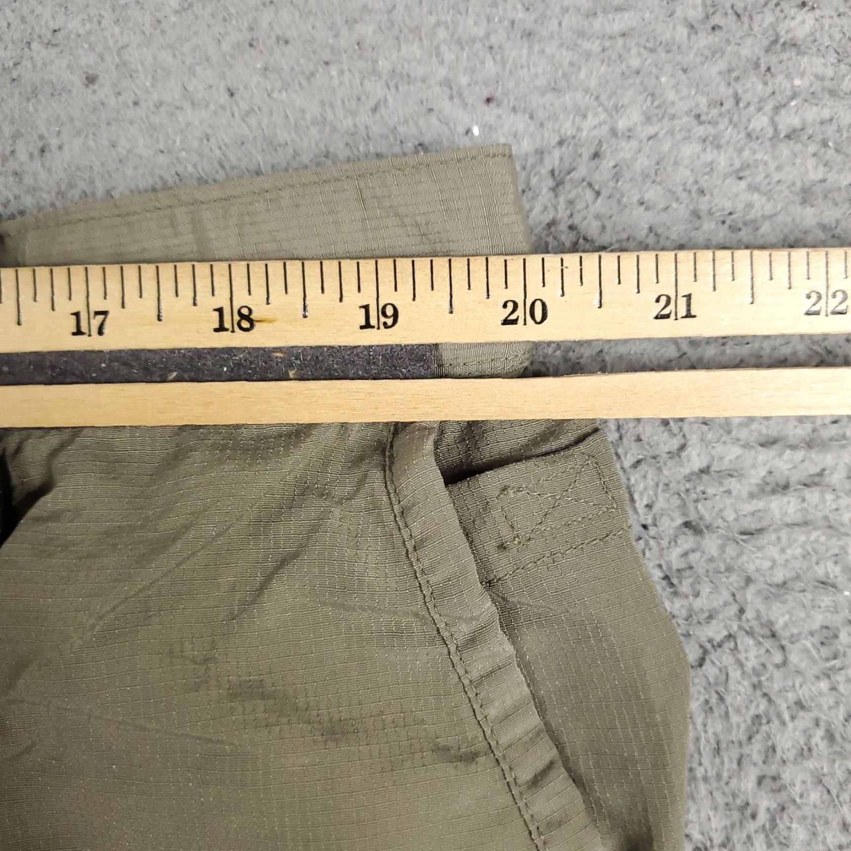 Vintage Columbia Cargo Shorts Mens 2XL Beige Outdoors Hiking Polyester Cargo Pocket Regular Size US 39 - 4 Thumbnail