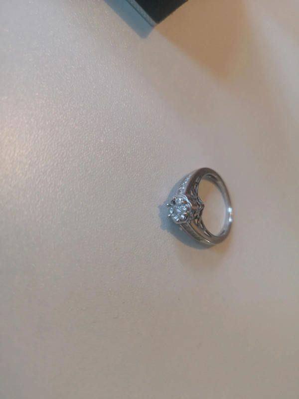 Other 9ct white gold diamond ring Size ONE SIZE - 5 Thumbnail