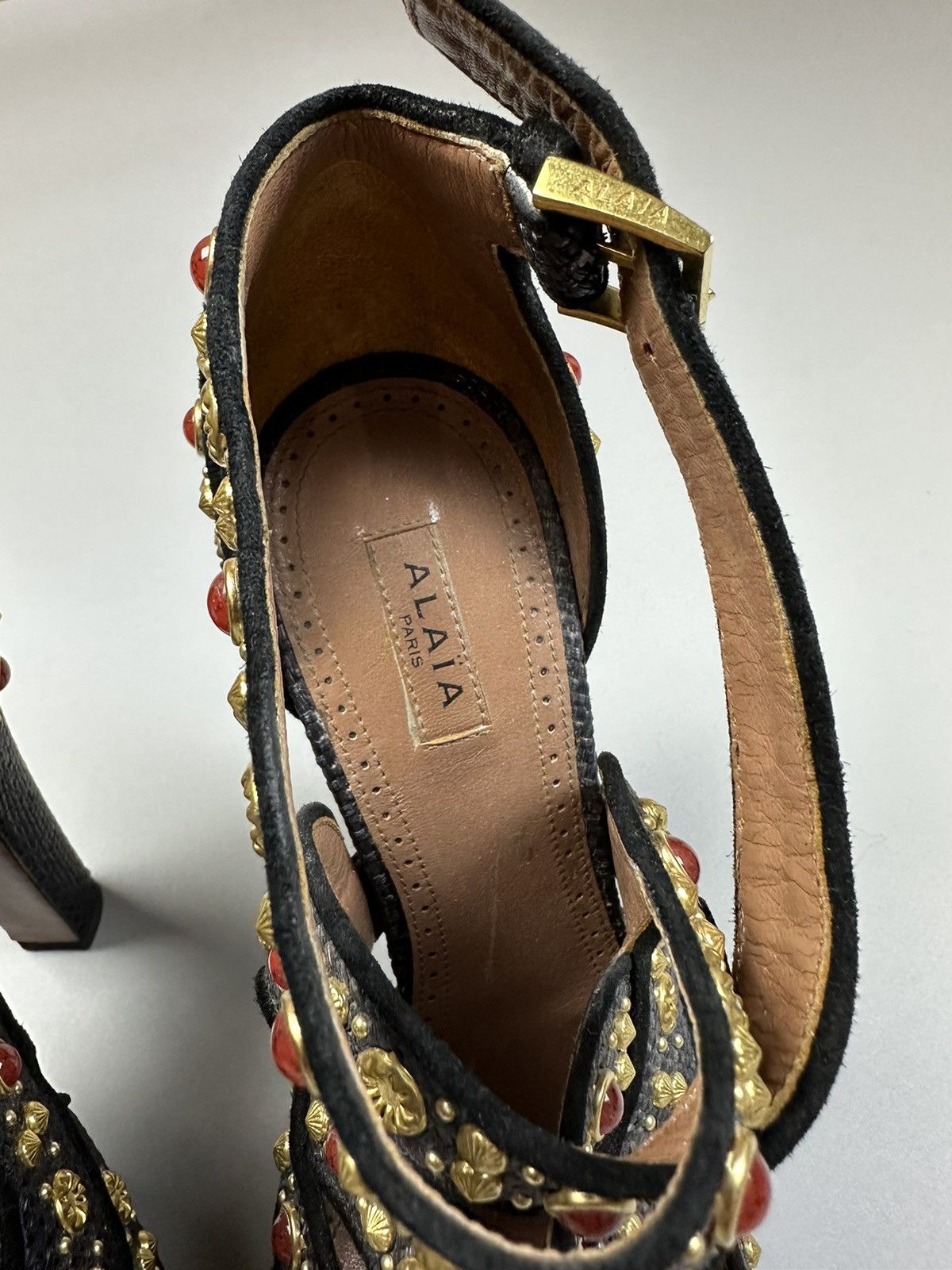 Alaia ALAIA STRAW PUMPS WITH STUDS APPLIED 12CM Size US 7 / IT 37 - 3 Thumbnail