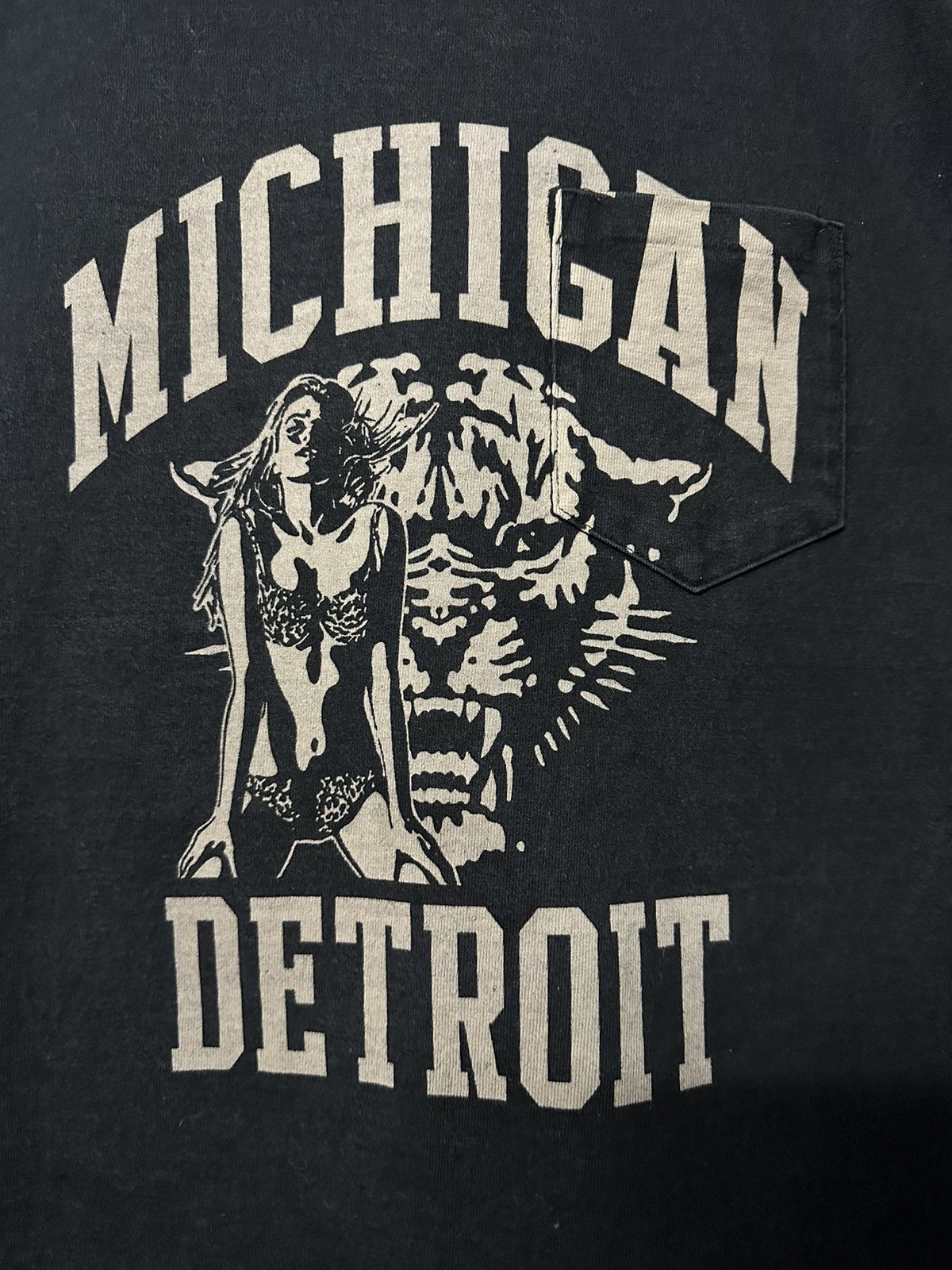 Hysteric Glamour Vintage Hysteric Glamour Michigan Detroit Pocket Faded Tee Size US M / EU 48-50 / 2 - 2 Thumbnail