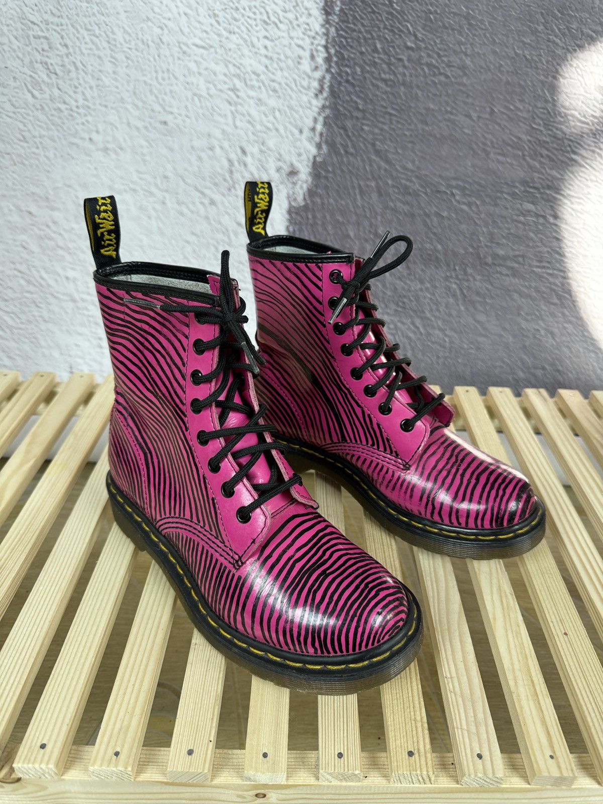 Dr. Martens dr martens 1460 w aw501 hot pink patent leather boots Size US 7 / IT 37 - 3 Thumbnail