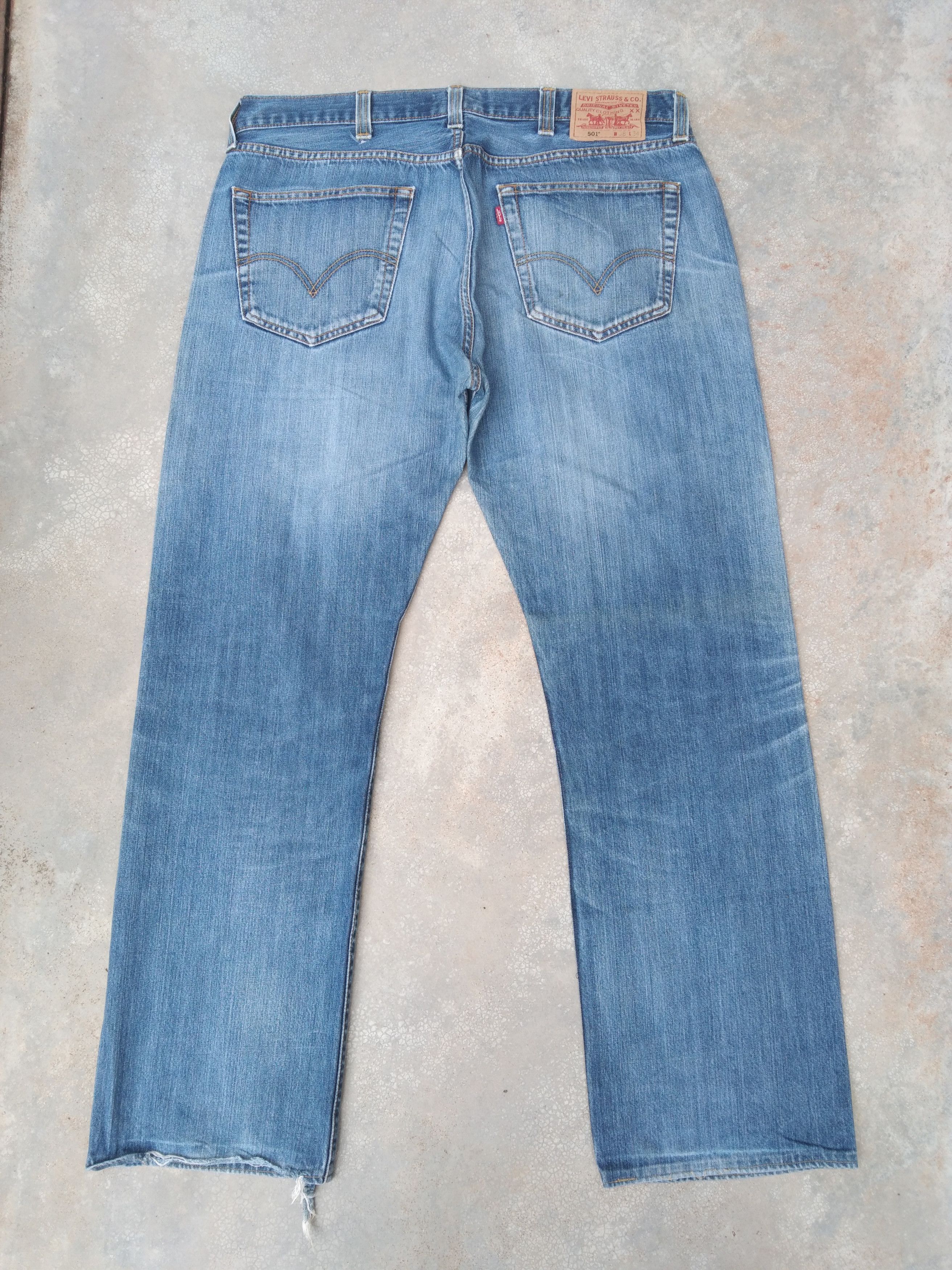 Levi's Vintage Levi's 501 Faded Blue Straight Leg Jeans 38x32 Size US 38 / EU 54 - 2 Thumbnail