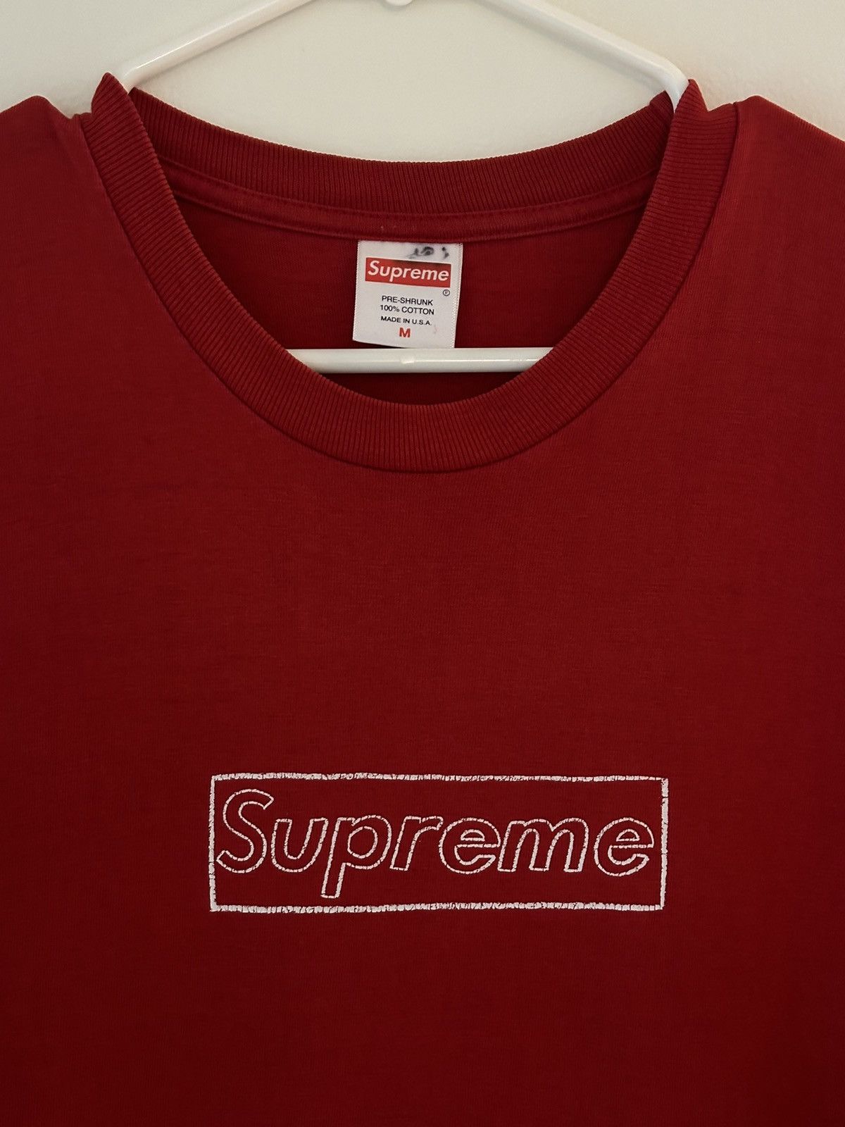 Kaws × Supreme Supreme KAWS Chalk Logo Tee Size US M / EU 48-50 / 2 - 2 Thumbnail