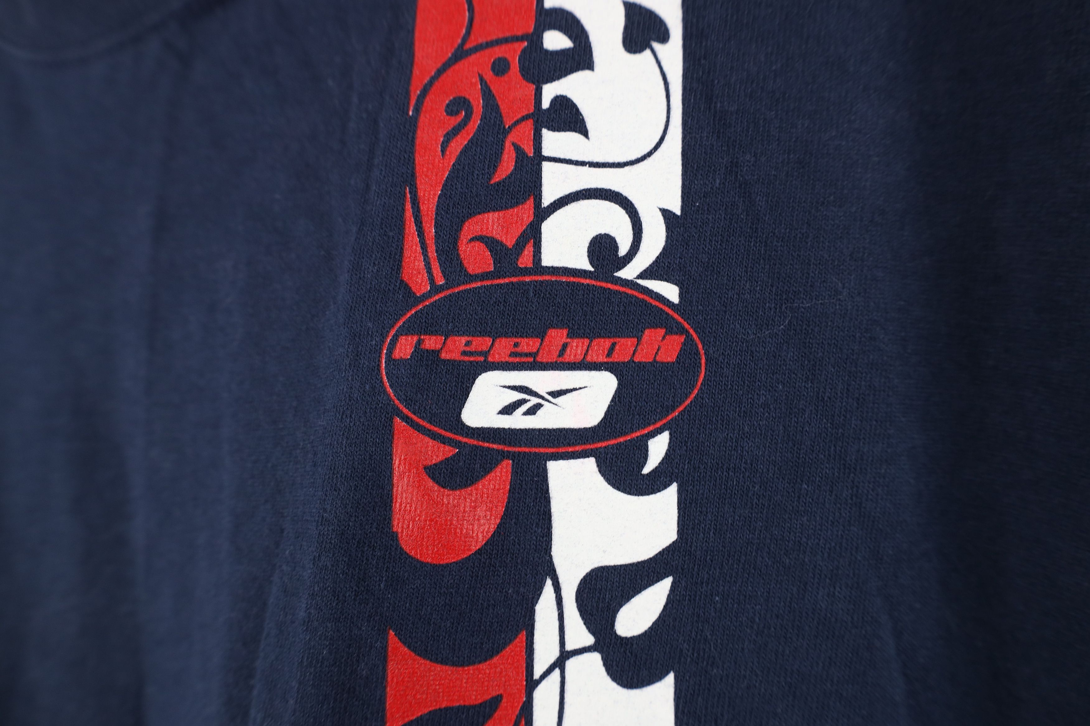Reebok Vintage 90s Y2K Reebok Spell Tribal Flower T-Shirt Navy Blue Size US L / EU 52-54 / 3 - 5 Thumbnail