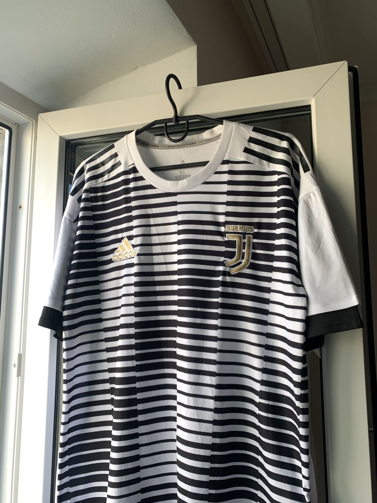 Adidas 🔥ADIDAS JUVENTUS TRAINING JERSEY Size US L / EU 52-54 / 3 - 6 Thumbnail