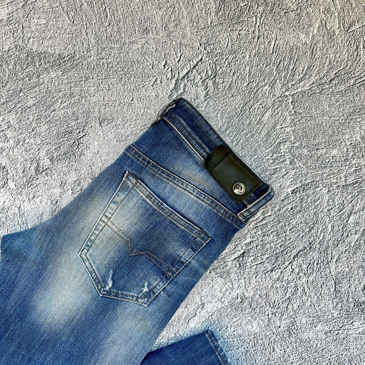 Diesel Men’s Diesel Buster Jeans Blue Size: 30/32 Size US 31 - 7 Thumbnail