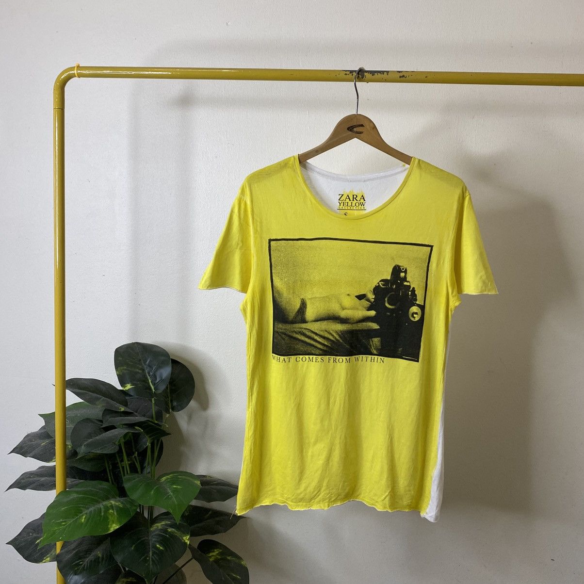 Zara Zara Yellow Collection Sexy Nude Graphic Hysterics Glamour Size US S / EU 44-46 / 1 - 1 Thumbnail