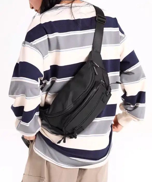 image of Fashion Waterproof Side Sling Bag Crossbody Bag in Black, Men's