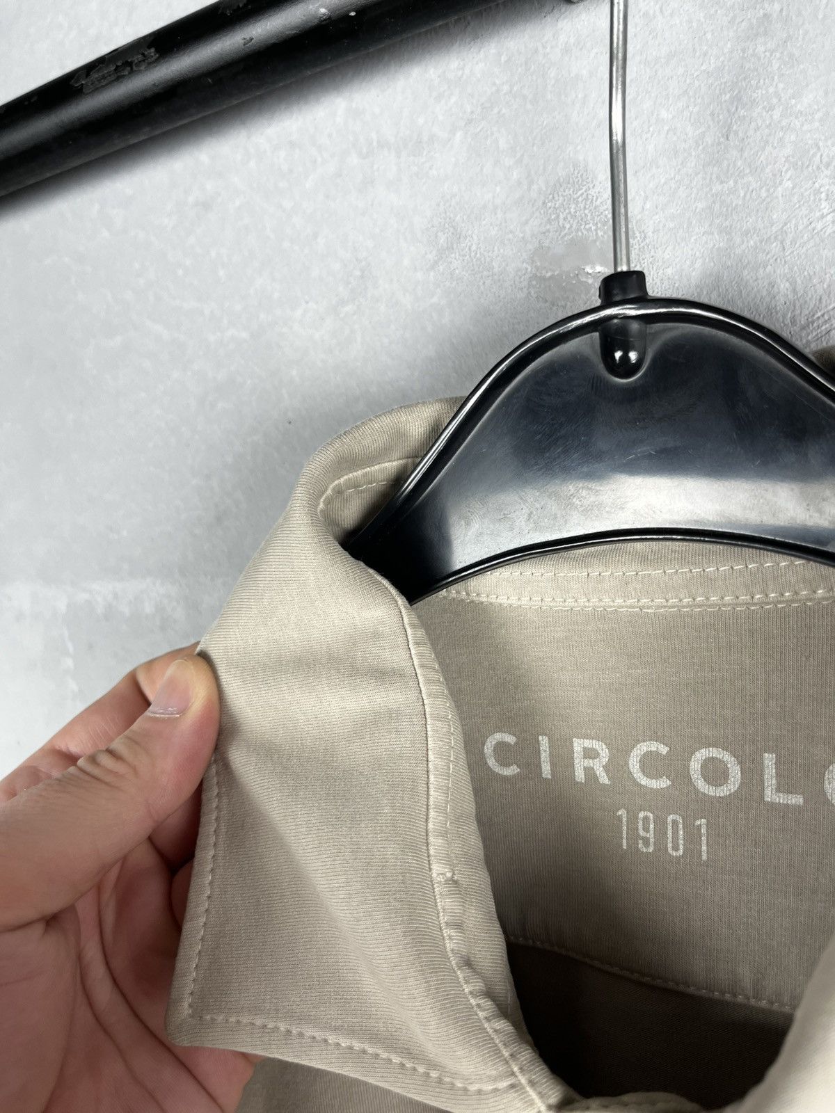 Circolo 1901 CIRCOLO 1901 MENS CLASSIC SOLID COTTON BLEND BUTTON SHIRT Size US XL / EU 56 / 4 - 3 Thumbnail