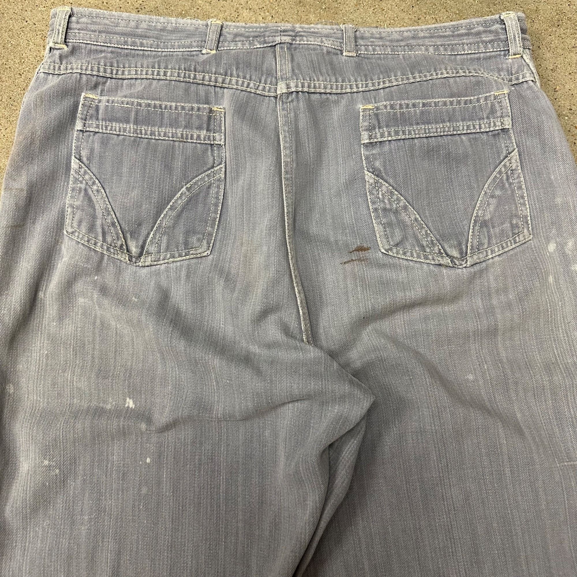 Vintage Vintage 1960s Lightwash Denim Paint Splattered Jeans Size US 35 - 4 Thumbnail