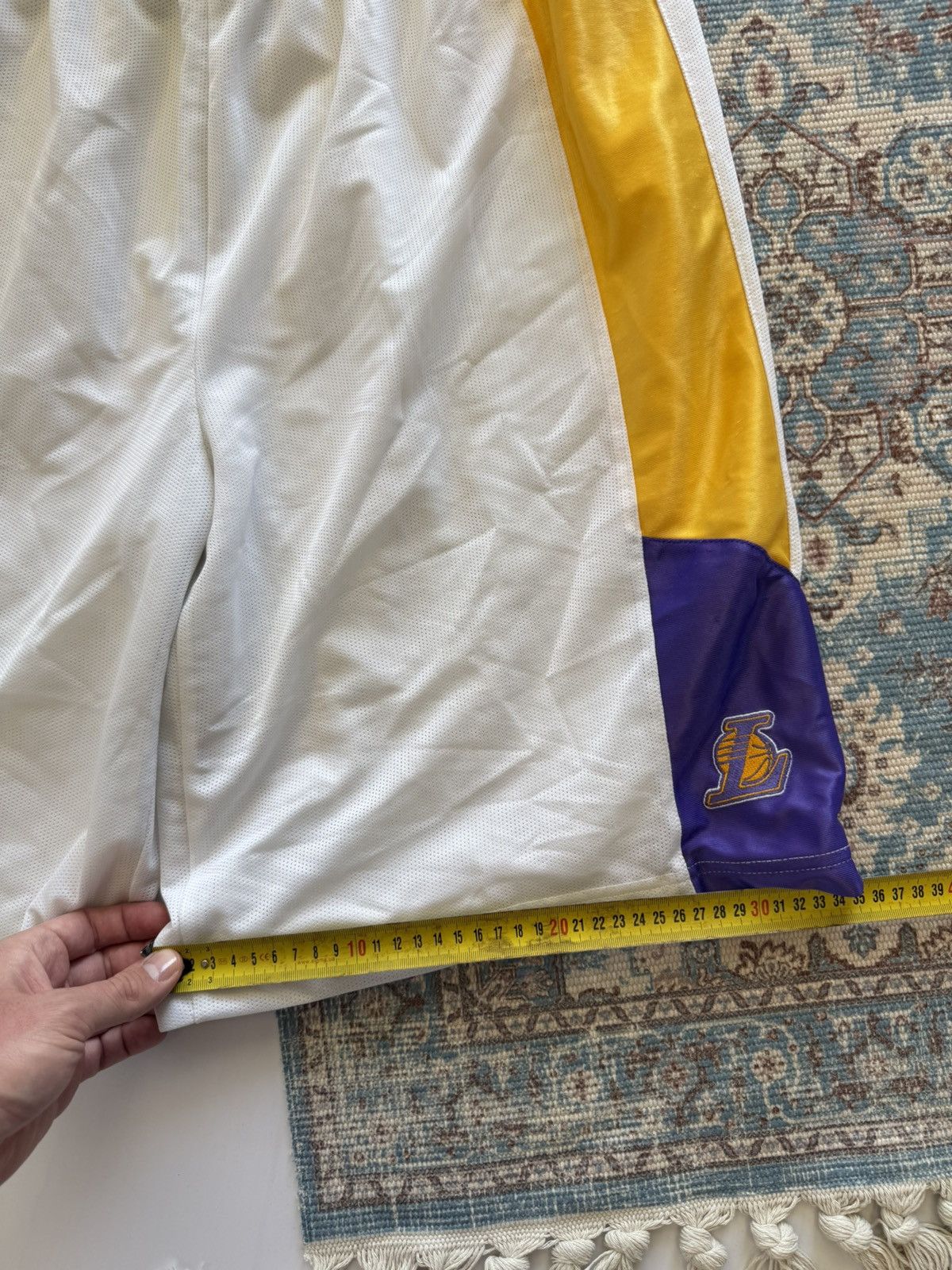 Champion Vintage 90s LA Lakers NBA Champion Basketball Shorts Size XL Size US 36 / EU 52 - 7 Thumbnail