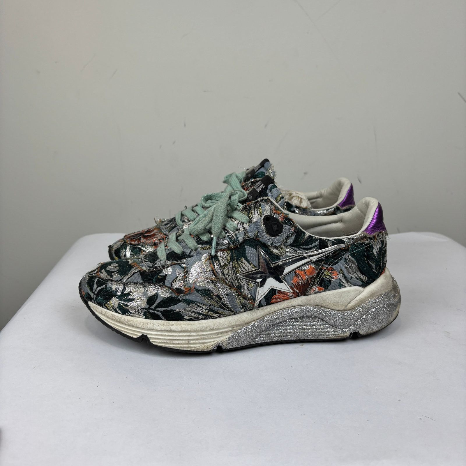 Golden Goose Golden Goose Running Floral Low Top Sneakers Women's 39 / 9 Size US 9 / IT 39 - 5 Thumbnail