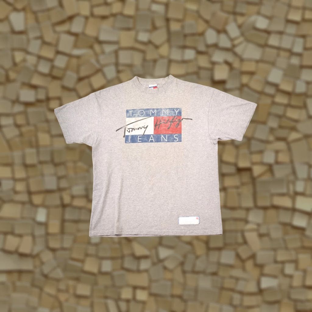 Tommy Hilfiger VINTAGE Tommy Hilfiger Jeans T-Shirt Gray USA 90% Cotton 10% Polyester Size L Mens Shirt Tee Size US L / EU 52-54 / 3 - 1 Thumbnail