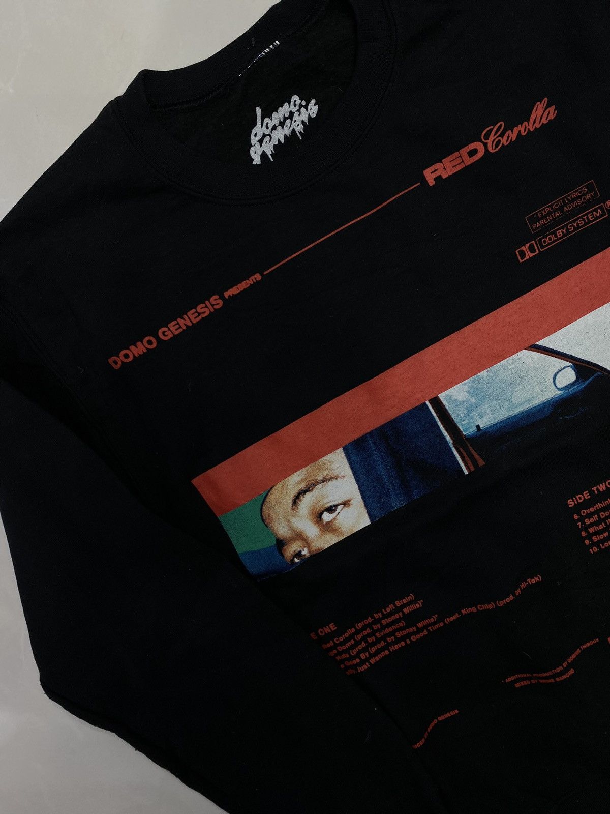 DOMO GENESIS “RED COROLLA CREWNECK.