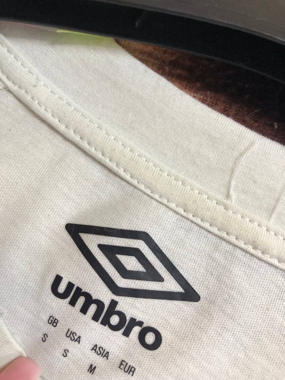 Umbro Umbro England League O2 Jersey T Shirt Y2K Vintage Size US S / EU 44-46 / 1 - 5 Thumbnail