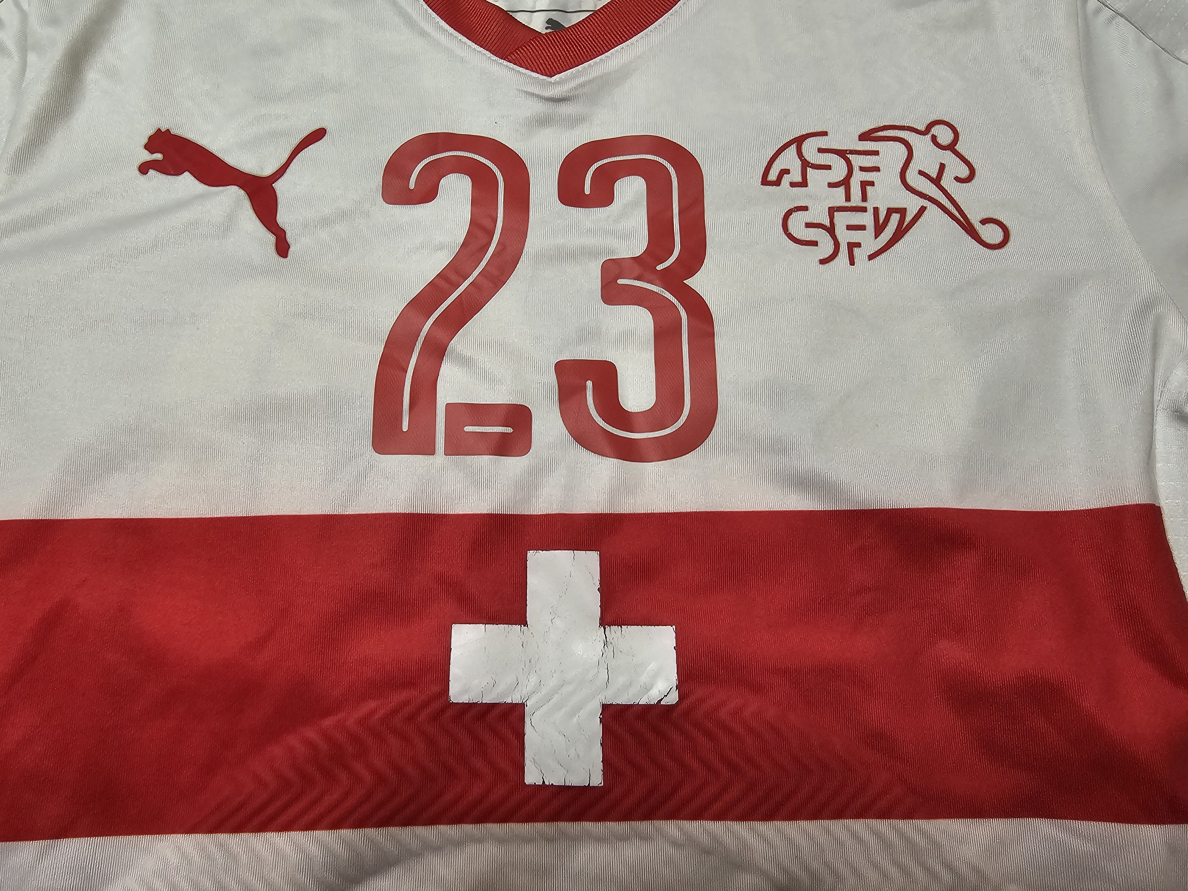 Puma SWITZERLAND 2016 2018 PLAYER VERSION FOOTBALL SOCCER JERSEY Size US S / EU 44-46 / 1 - 3 Thumbnail
