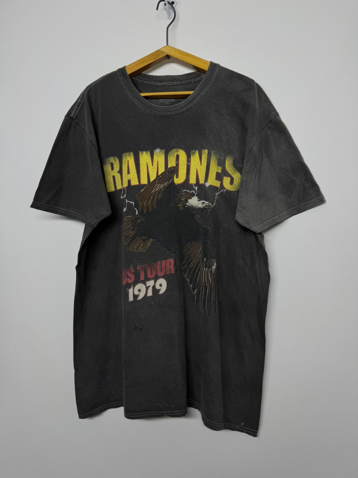 Vintage Vintage Y2k Ramones Rock Band Tee Size US S / EU 44-46 / 1 - 5 Thumbnail