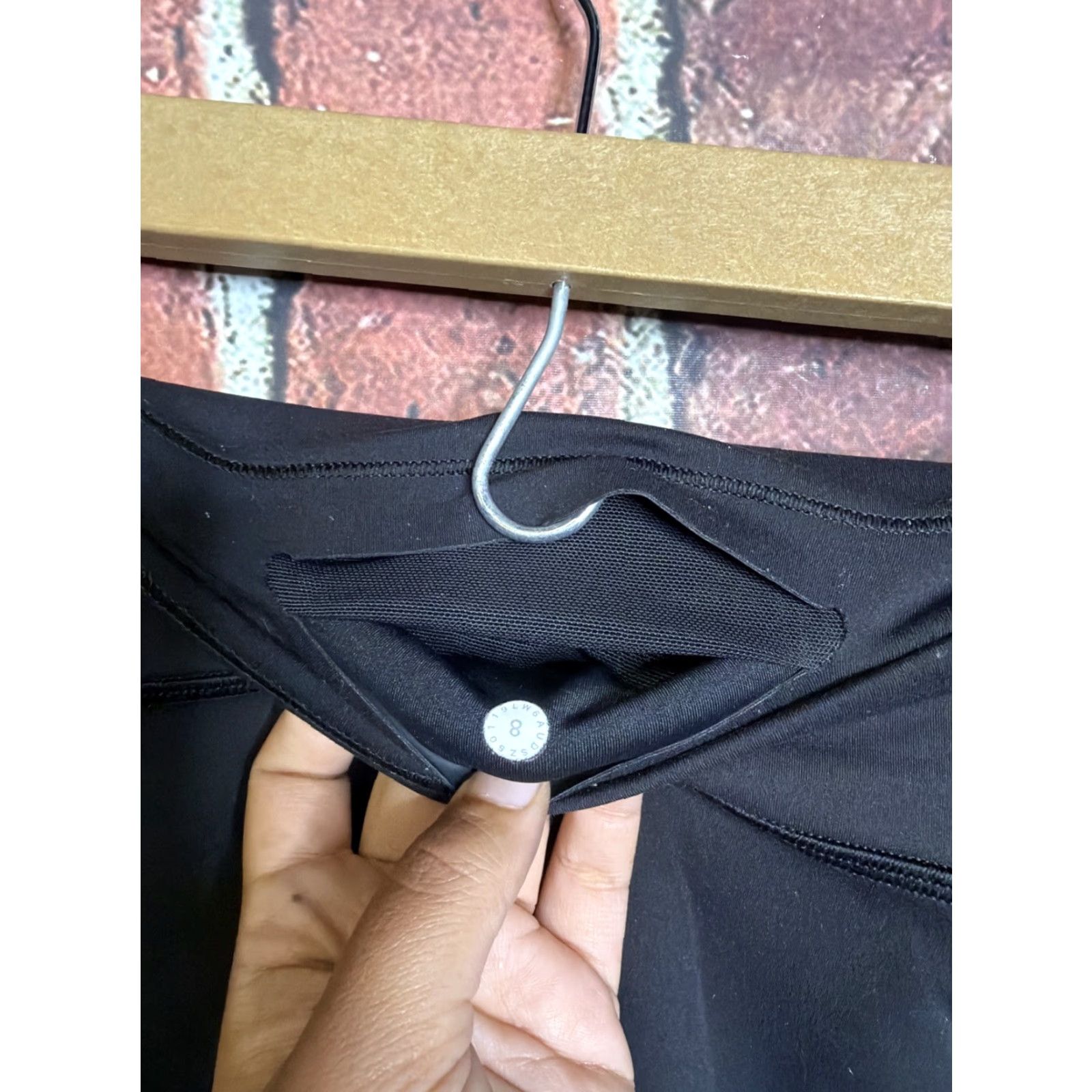 Lululemon Lululemon Leggings Women's 8 Black Capri Slim Athletic Zip Pocket Moisture Wicking Pockets Inseam 22 in Size 30" / US 8 / IT 44 - 2 Thumbnail