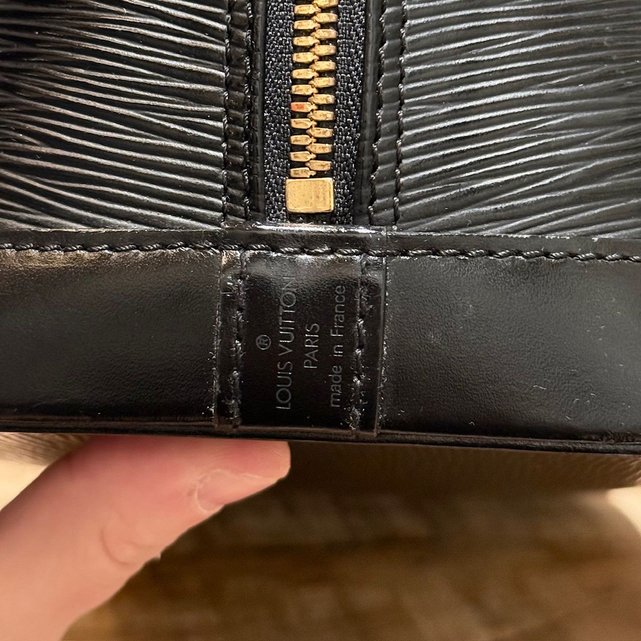 Louis Vuitton Louis Vuitton Vintage 1996 Black Epi Alma MM Handbag Size ONE SIZE - 7 Thumbnail