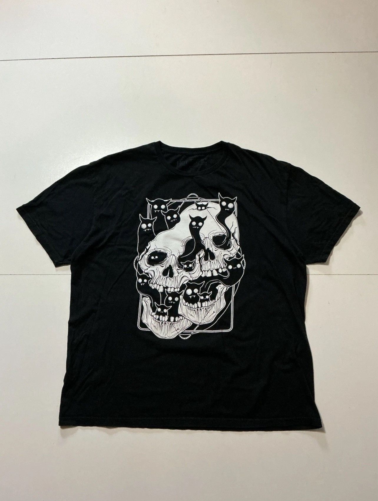 Hot Topic Hot Topic Threadless Von Kowen Gothic Horror Skull T-Shirt Size US XL / EU 56 / 4 - 1 Thumbnail