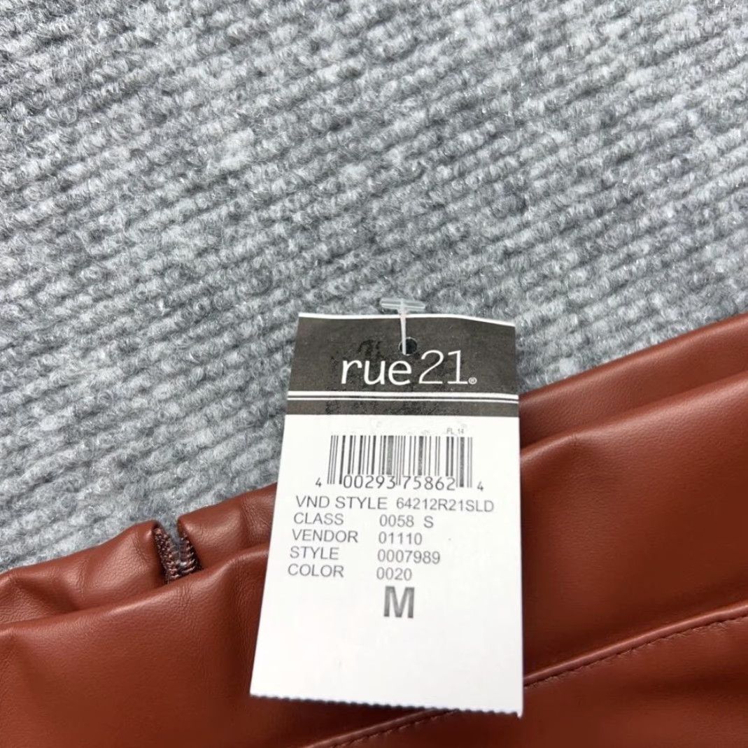 Vintage Rue21 Mini Skirt Womens M Brown Faux Leather Slit Stretch Zip Lined New Size 32" / US 10 / IT 46 - 7 Thumbnail