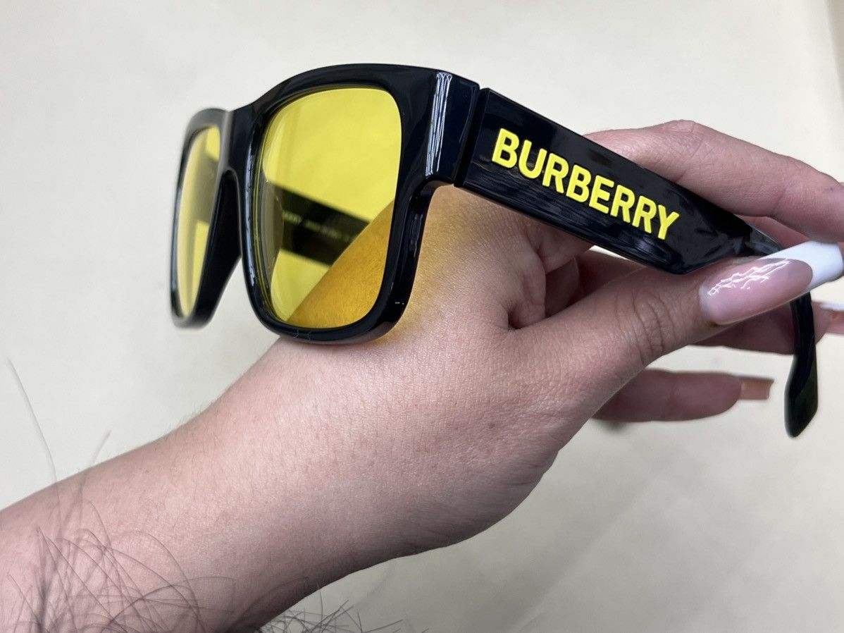 Burberry Burberry Sunglasses Size ONE SIZE - 4 Thumbnail