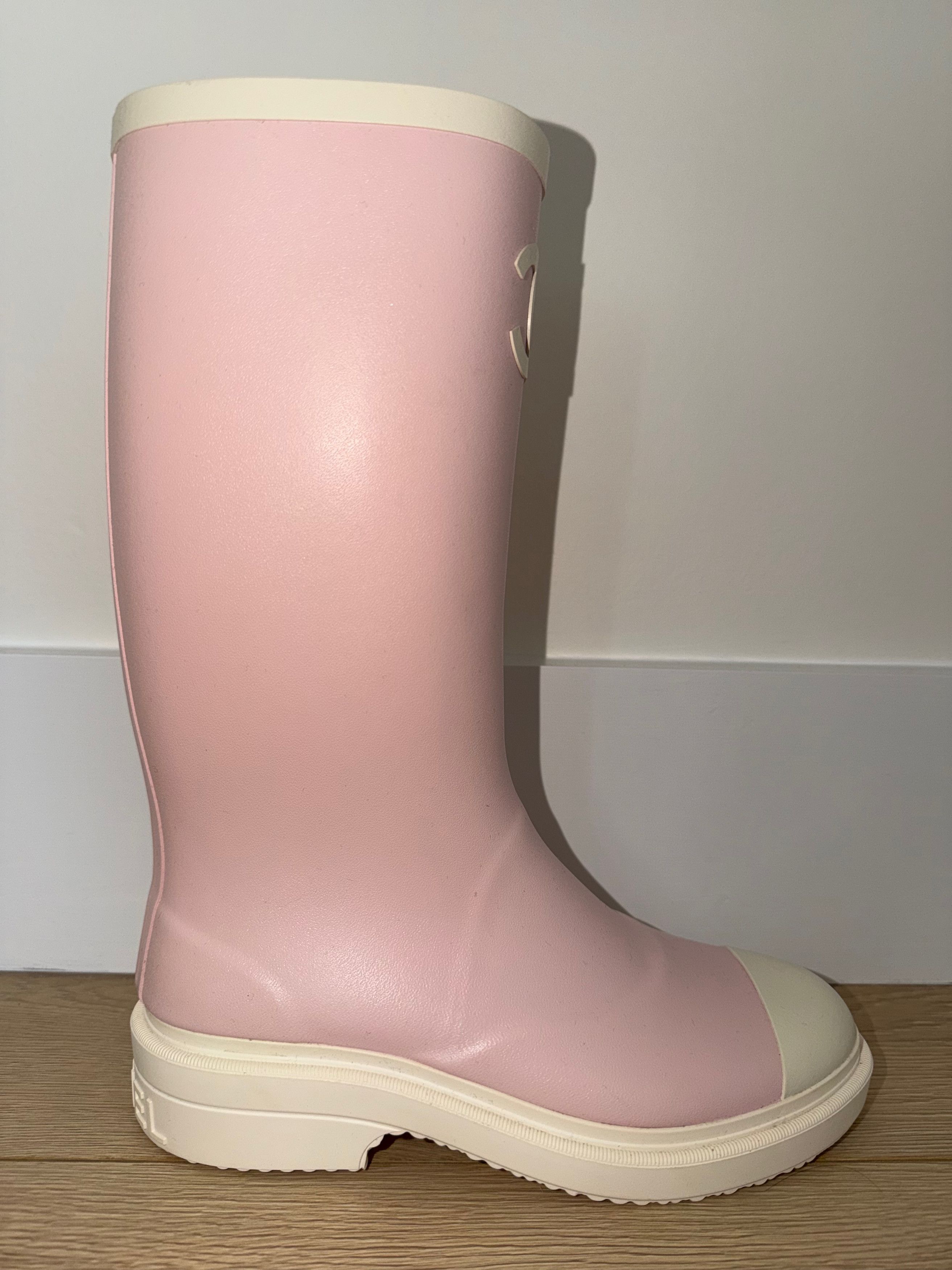 Chanel Chanel 26C White CC Logo High Pull On Rubber Rain Boots 39 Size US 9 / IT 39 - 2 Thumbnail