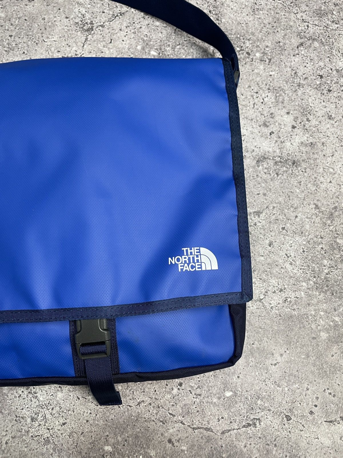 The North Face × Vintage Vintage The North Face Messenger Bag Y2K Sling Bag Drill Size ONE SIZE - 2 Thumbnail