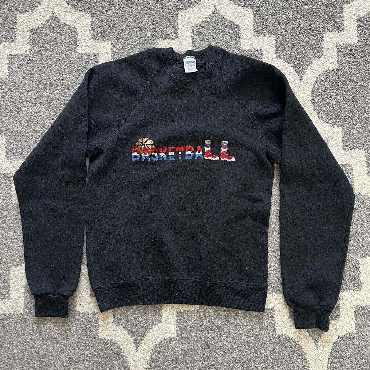 Vintage vintage 90s basketball embroidered sweater Size US S / EU 44-46 / 1 - 1 Thumbnail