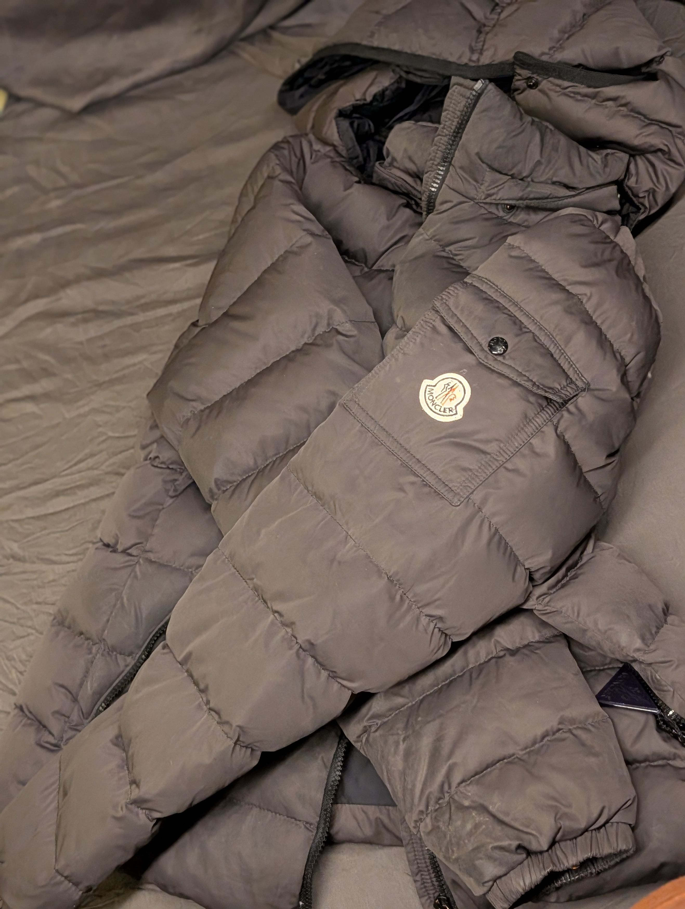 Moncler Moncler Badymat Giubbotto Down Puffer Jacket Size 4 Grey Size L / US 10 / IT 46 - 16 Thumbnail