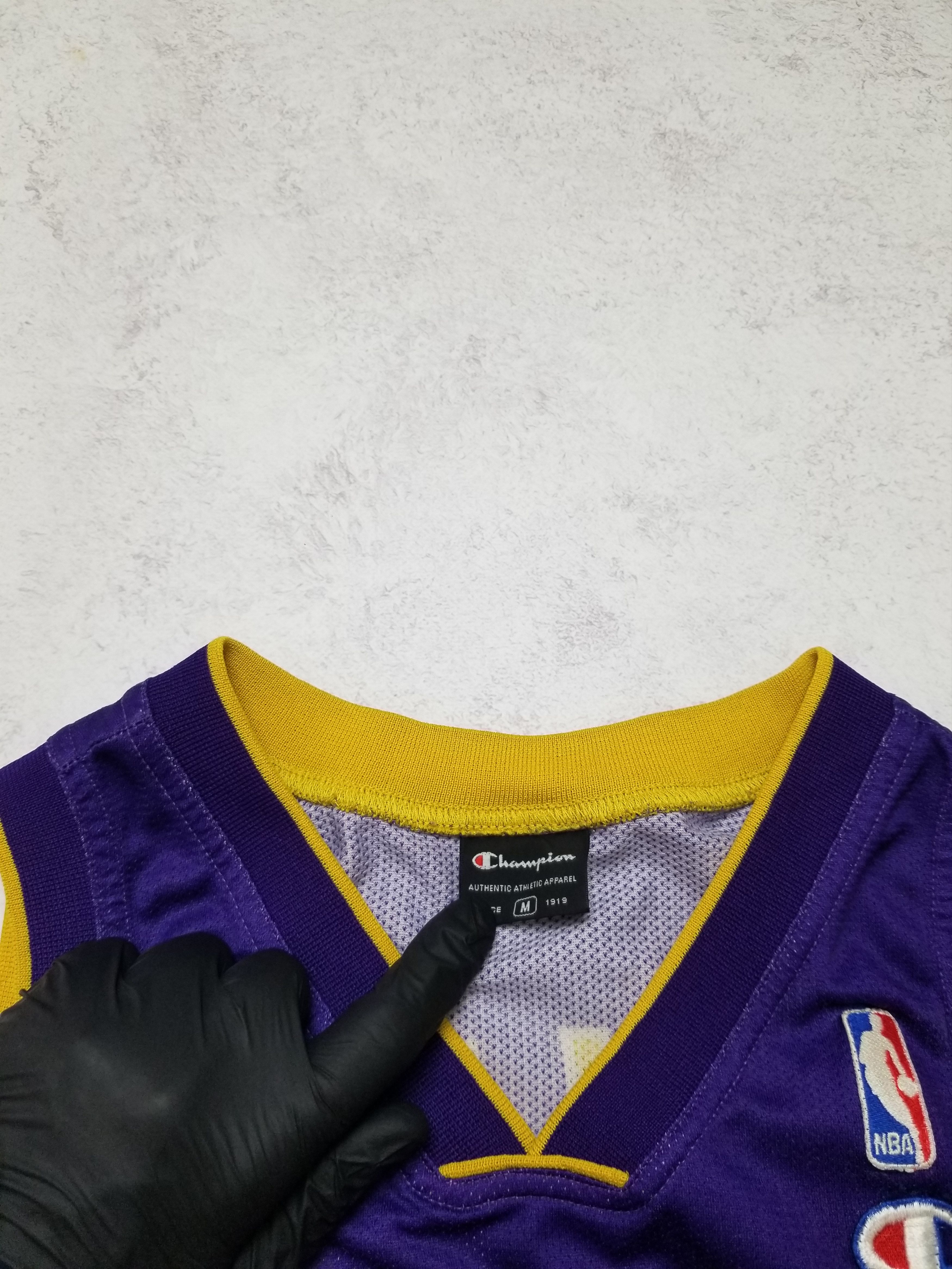Champion Vintage Champion LA Lakers #24 Kobe Bryant NBA Jersey Size US M / EU 48-50 / 2 - 9 Thumbnail