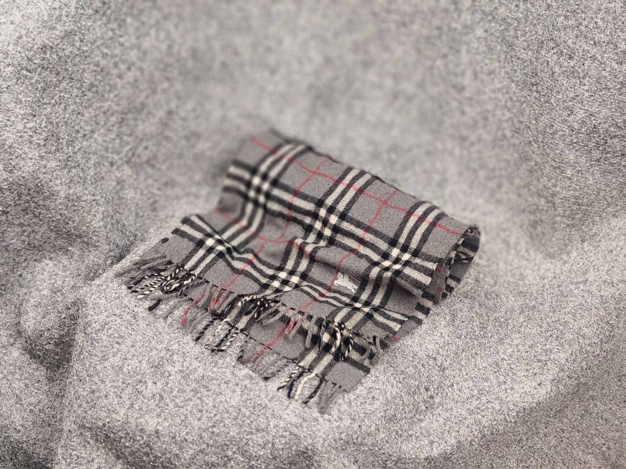 Burberry Vintage Burberry 's Classic Check Lana wool Unisex Scarf Size ONE SIZE - 1 Thumbnail