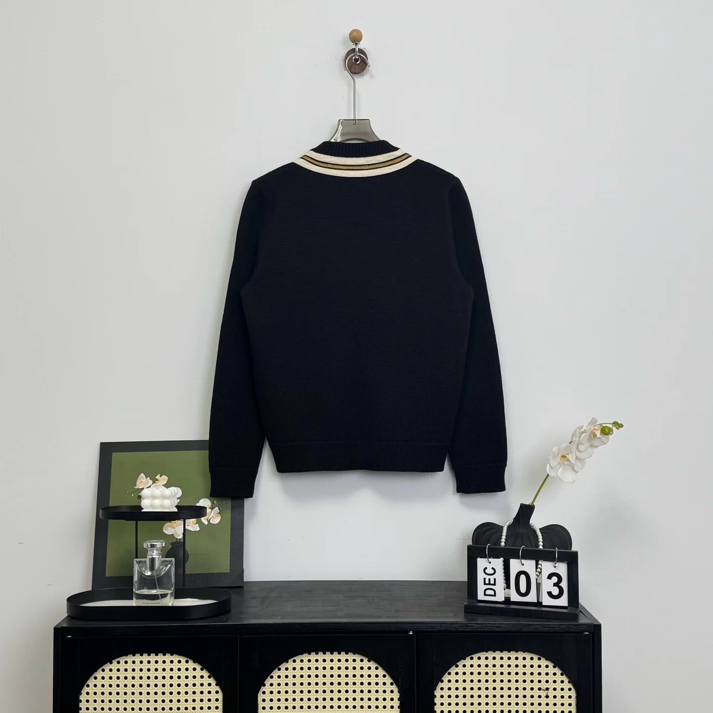 Gucci rove0473 Gucci Bee V-neck Wool Sweater Size S / US 4 / IT 40 - 2 Thumbnail