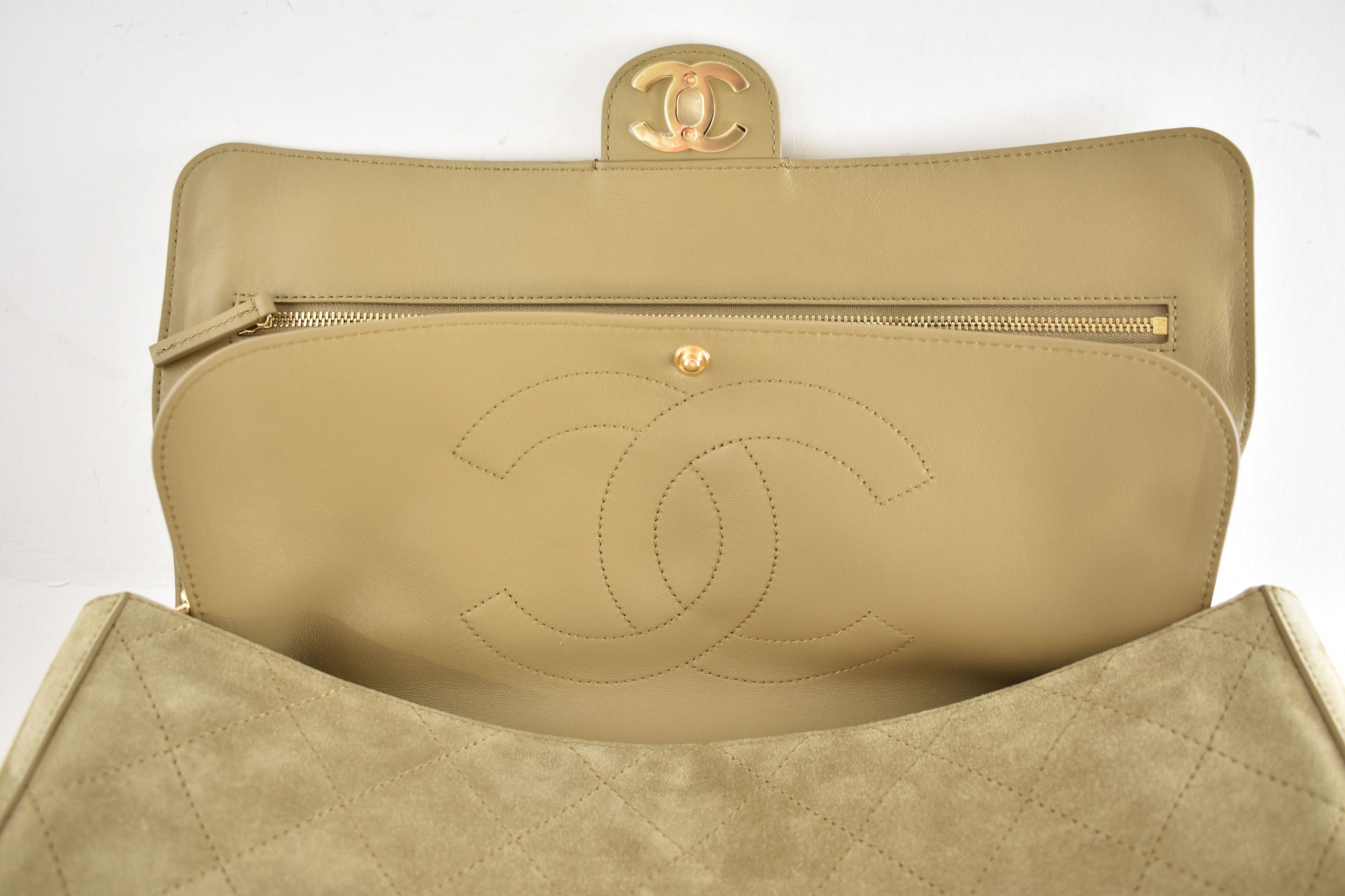 Chanel 26S Maxi Souplissimo Medium Jumbo Suede CC Logo Flap Bag Size ONE SIZE - 19 Thumbnail