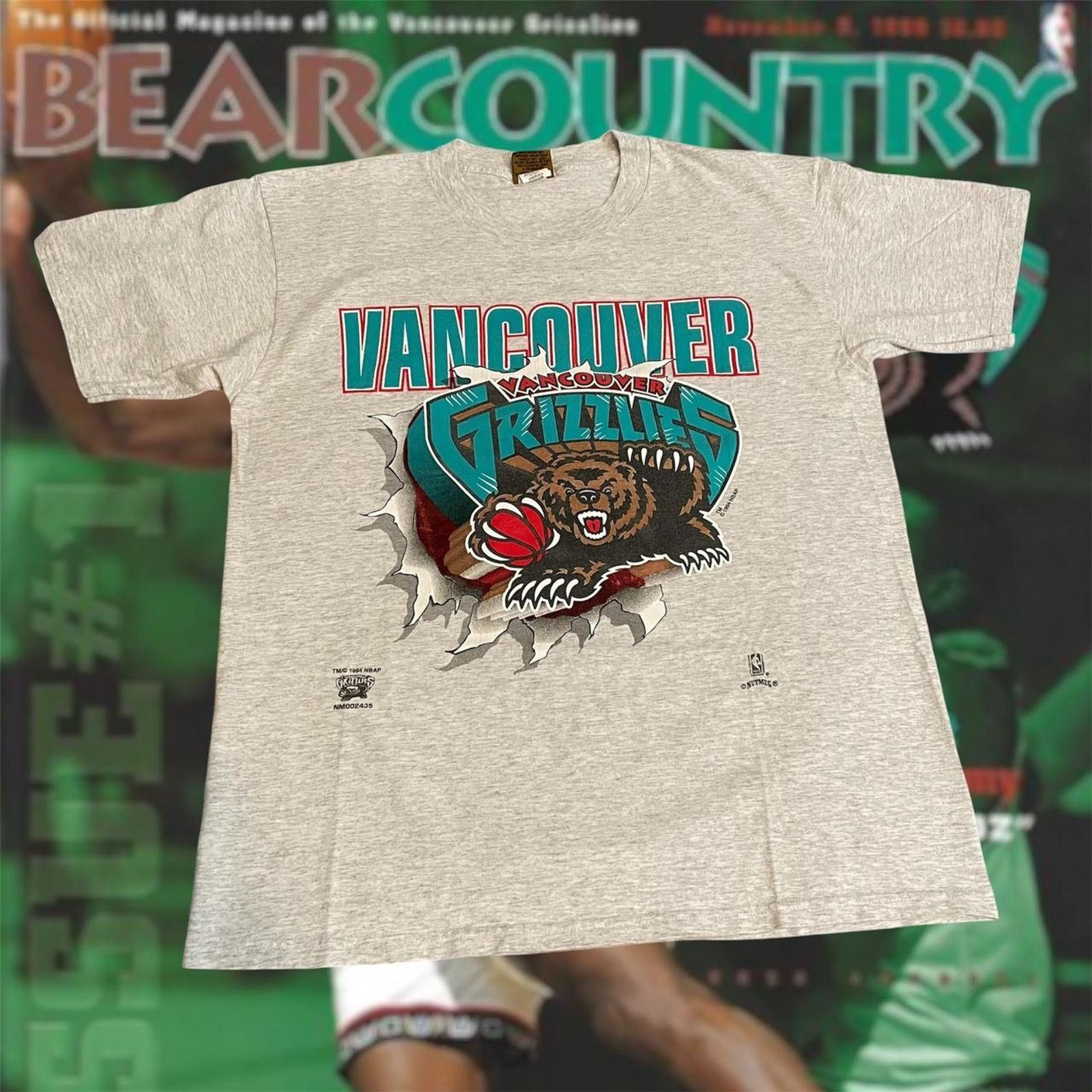 NBA × Nutmeg × Vintage Vintage 1994 Nutmeg NBA Vancouver Grizzlies Basketball Tee Size US L / EU 52-54 / 3 - 1 Thumbnail