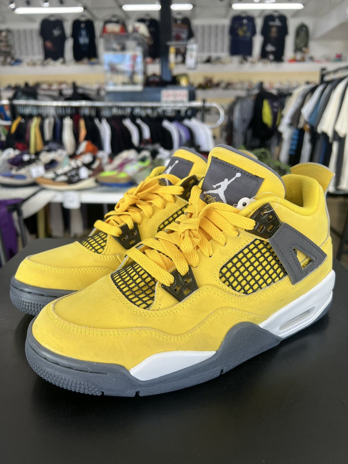 Jordan Brand Air Jordan 4 Lightning Sz. 6.5Y (2021) Size US 6.5 / EU 39-40 - 1 Thumbnail