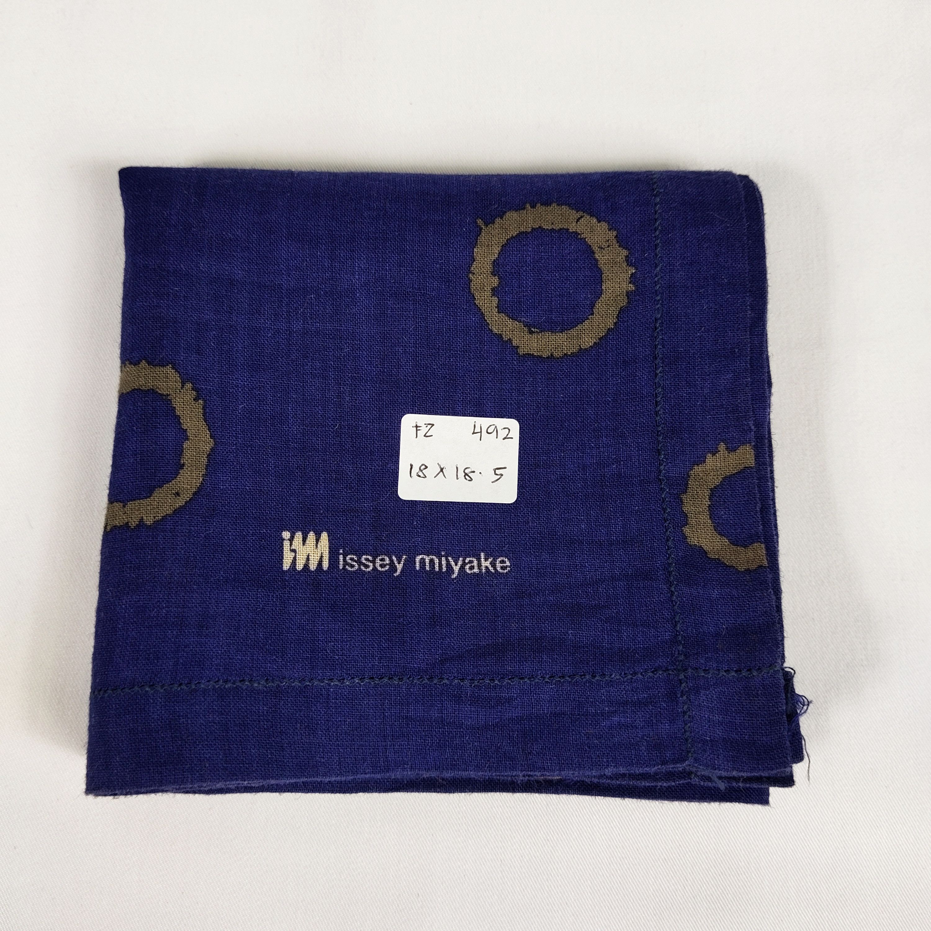 Vintage Issey Miyake Handkerchief / Neckerchief / Bandana FZ492 Size ONE SIZE - 2 Thumbnail