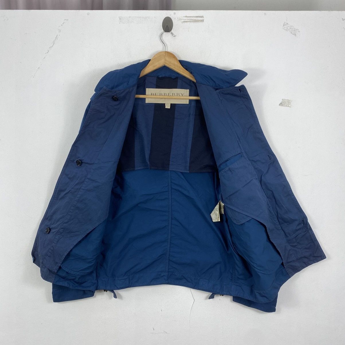 Burberry Burberry Brit Navy Field Jacket Nova Check Lining Size L Size US L / EU 52-54 / 3 - 5 Thumbnail