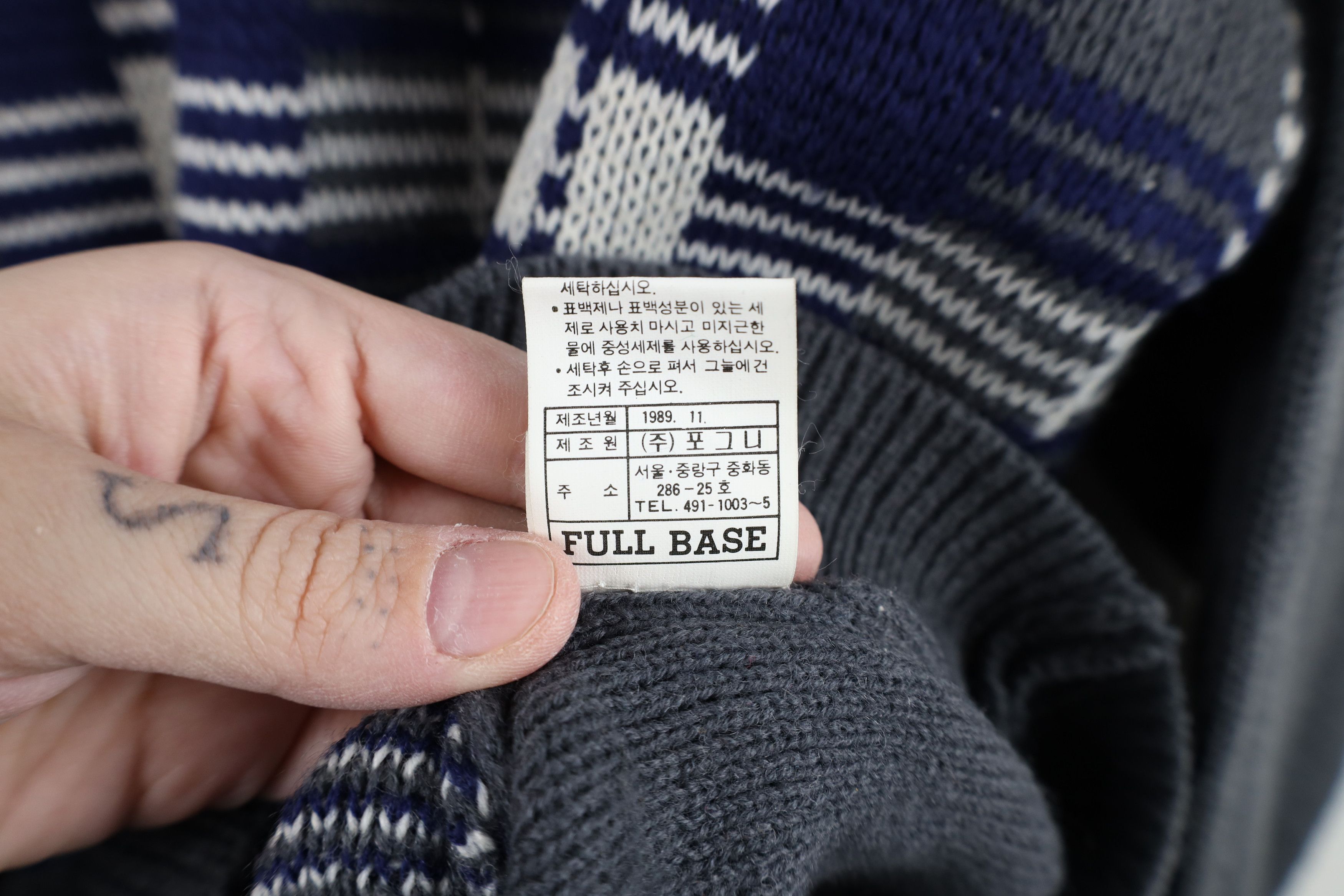 Vintage Vintage 90s Streetwear Ribbed Knit V-Neck Sweater Plaid Size US M / EU 48-50 / 2 - 11 Thumbnail