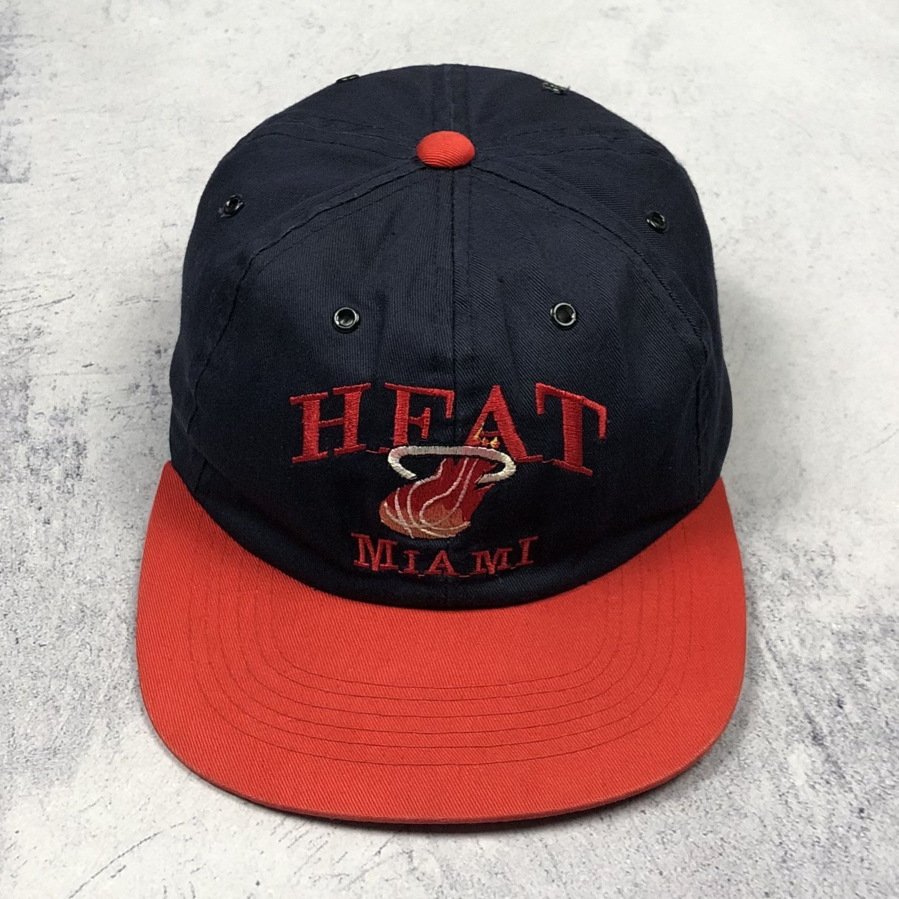 NBA Vintage Miami Heat NBA Cap Size ONE SIZE - 2 Thumbnail