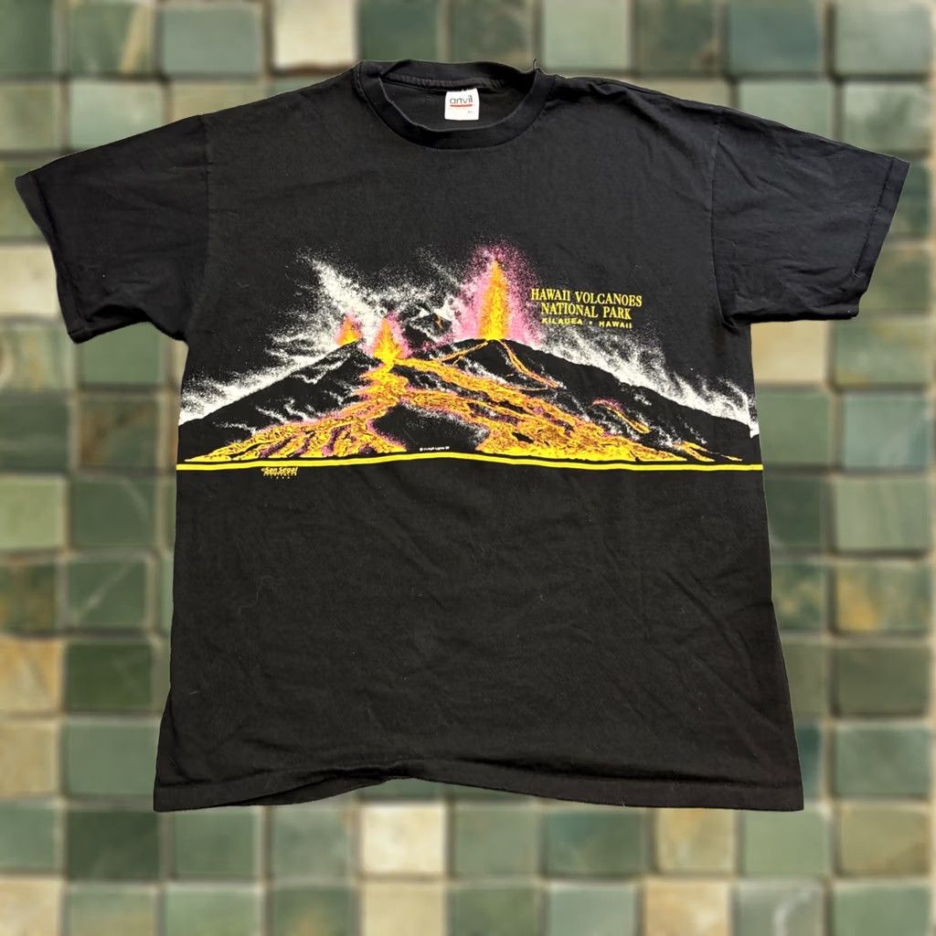 Anvil VINTAGE Anvil T-Shirt XL Men Black 1989 Red Bar Kilauea Hawaii Volcano Single Stitch AOP Boys Girls Mens Womens Size US XL / EU 56 / 4 - 1 Thumbnail