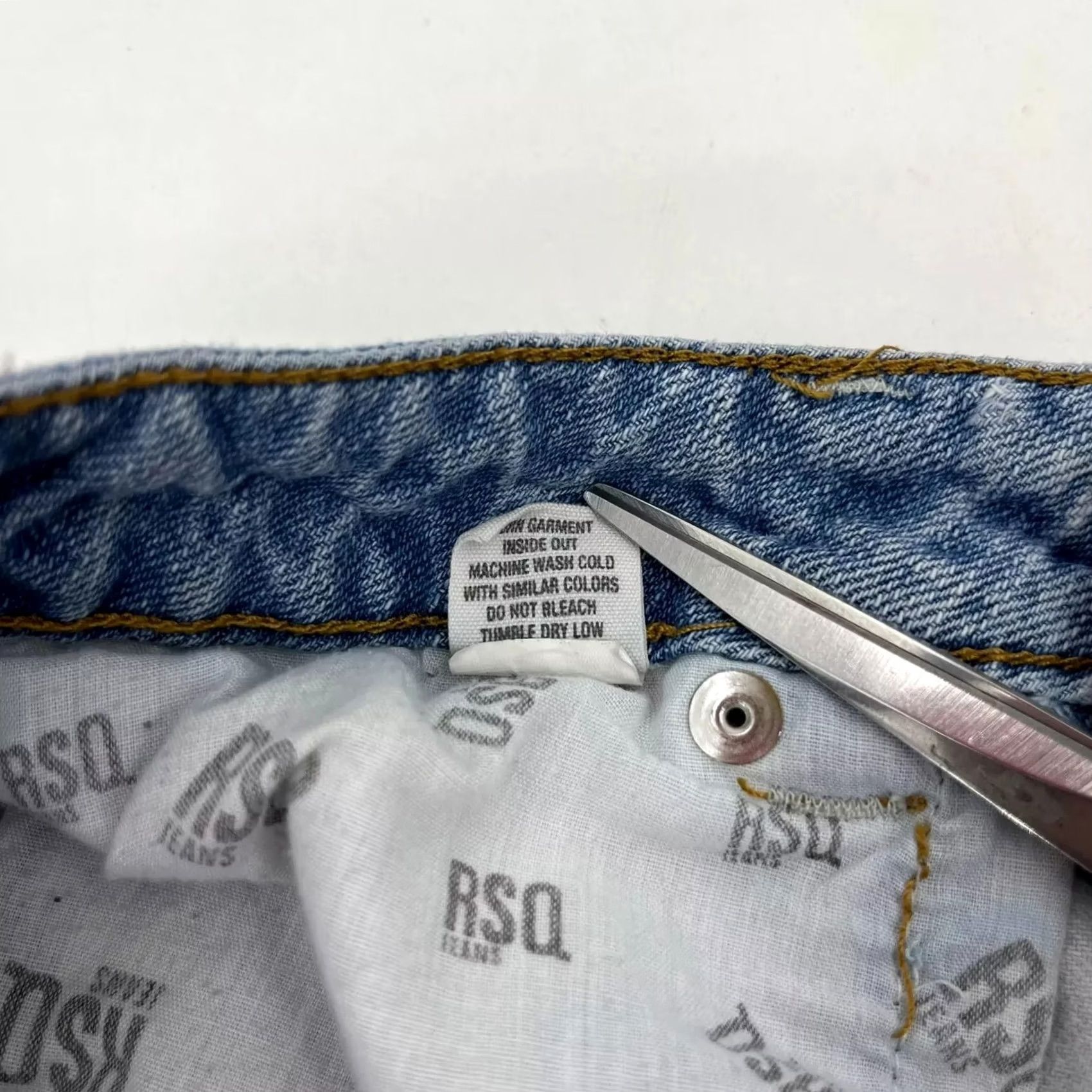 Rsq RSQ Denim Shorts Women's 3 Blue Midi Light Wash Distressed Cuffed Size 26" / US 2 / IT 38 - 7 Thumbnail